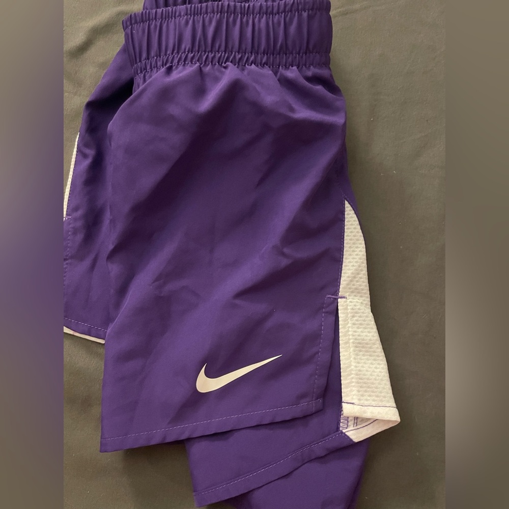 Nike Women’s Running split shorts. Size small. NWT - Picture 2 of 5